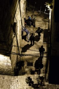 Jugendliche werden vom israelischen Militär durchsucht, Photo: Ana C.